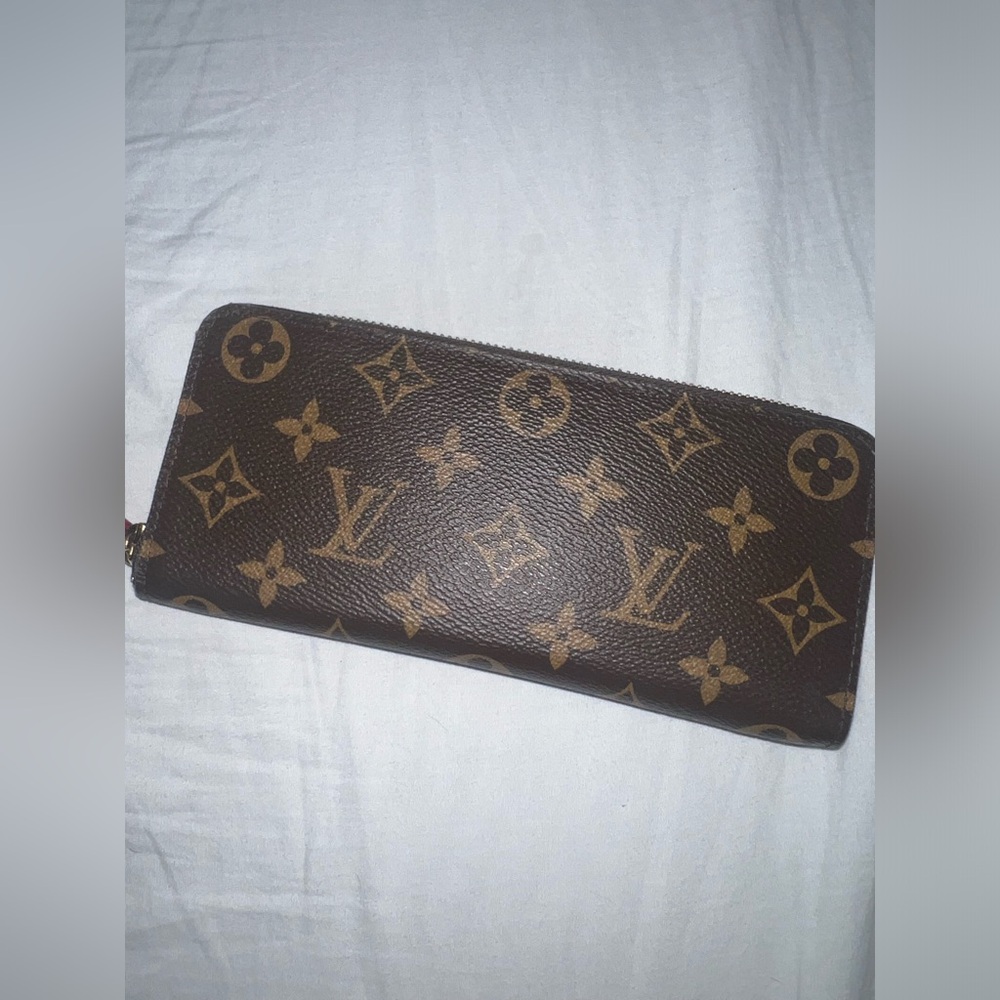 Louis Vuitton clemence wallet in fuchsia💗